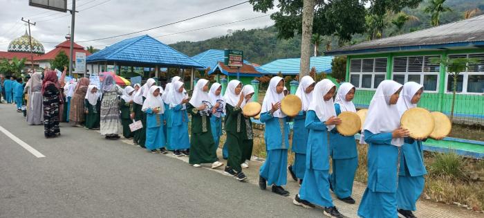 Pawai Kebersamaan dan Keceriaan: MIN 1 Kerinci Memeriahkan dalam Sambut Bulan Ramadhan