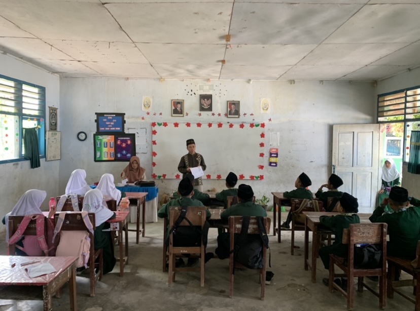 KEPALA MIN 1 KERINCI, DRS. HERMAN, M.PD.I, LAKUKAN SUPERVISI KELAS UNTUK DUKUNG PEMBELAJARAN BERKUALITAS