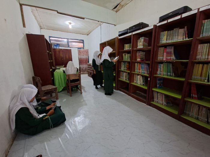 Tingkatkan Wawasan dan Minat Baca, Siswa MIN 1 Kerinci Aktif Belajar di Pustaka Tingkatkan Wawasan dan Minat Baca, Siswa MIN 1 Kerinci Aktif Belajar di Pustaka
