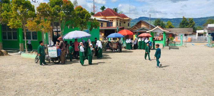 Keamanan Siswa Jadi Perhatian Saat Jam Istirahat di MIN 1 Kerinci, Aktivitas Jajan Tetap Terkendali