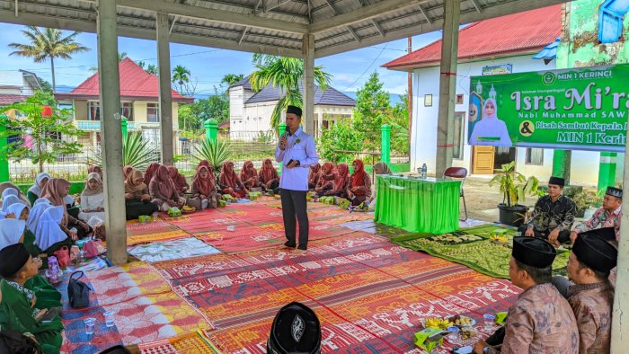 Peringatan Isra Miraj di MIN 1 Kerinci, Buya ikhsan robby,S.Sy Sampaikan Pesan Keimanan dan Keteladanan Rasulullah SAW