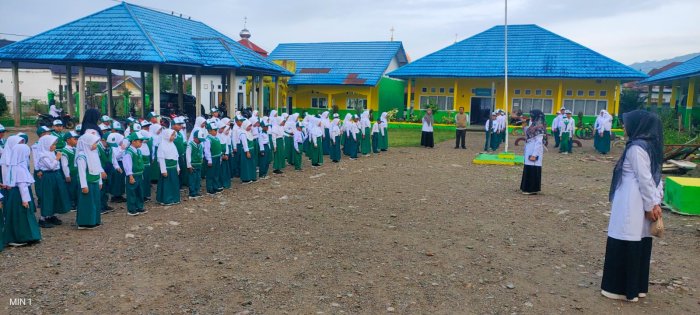 Tanamkan Budaya Disiplin Sejak Pagi, MIN 1 Kerinci Gelar Apel Kedisiplinan Sebelum Masuk Kelas