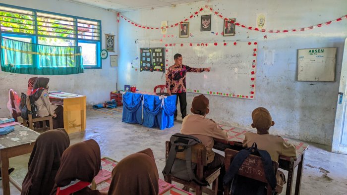 Rutinitas Pagi yang Sama, Semangat Baru: Peserta Didik MIN 1 Kerinci Mantapkan Hafalan Doa dan Ayat Pendek