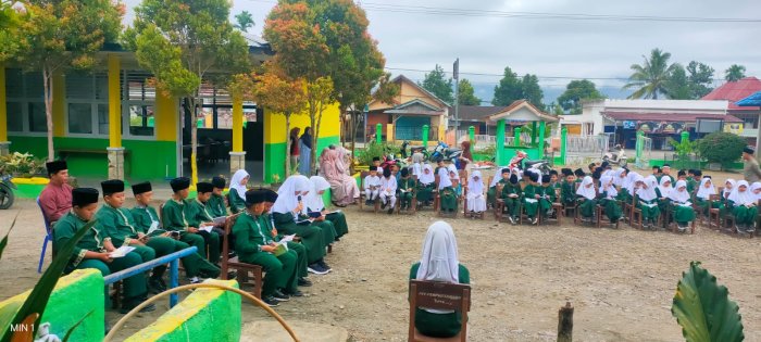 Mengawali Hari dengan Cahaya Al-Quran,MIN 1 Kerinci Khidmat Mengikuti Yasinan Bersama