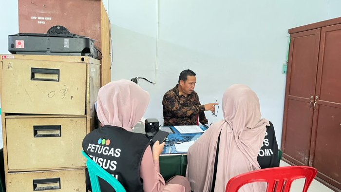 Dukung Sensus Ekonomi Nasional, MIN 1 Kerinci Sambut Kunjungan Petugas Pendataan