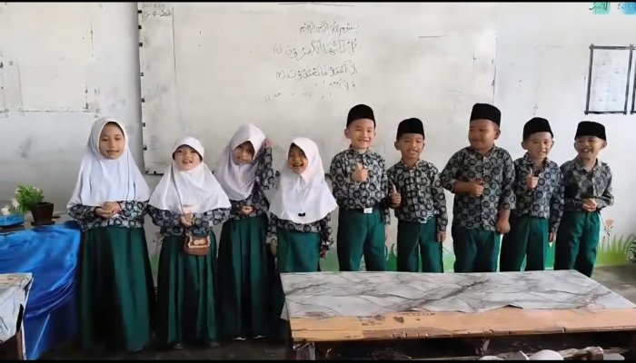 Semangat Luar Biasa! Siswa Kelas 1 MIN 1 Kerinci Antusias Hafal Surat Pendek