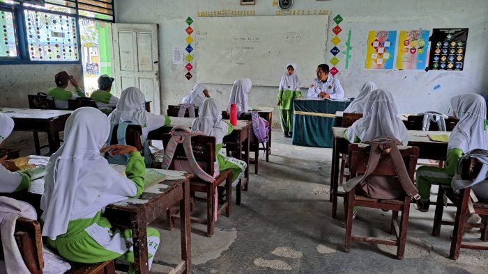 Bimbingan Belajar dari Majelis Guru Siap Angkat Prestasi Siswa Kelas 4 MIN 1 Kerinci