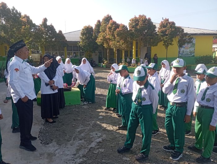 Menanamkan Disiplin dan Tanggung Jawab, MIN 1 Kerinci Berikan Pembinaan kepada Siswa yang Tidak Mengikuti Pramuka