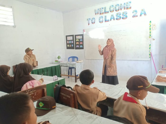 Belajar PKN dengan Aktif dan Interaktif, Siswa Kelas 2A MIN 1 Kerinci Antusias Mengikuti Pembelajaran