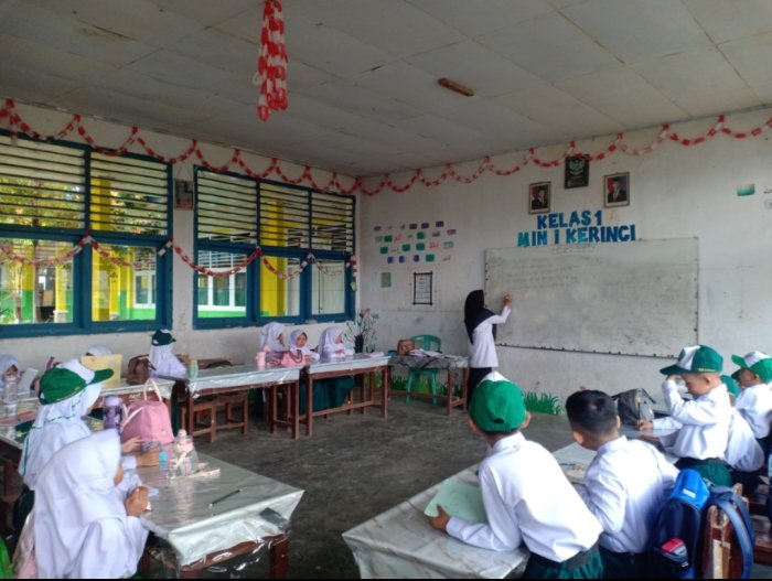 Semangat Belajar di Awal Pekan, Siswa Kelas 1 MIN 1 Kerinci Aktif Mengikuti Pembelajaran