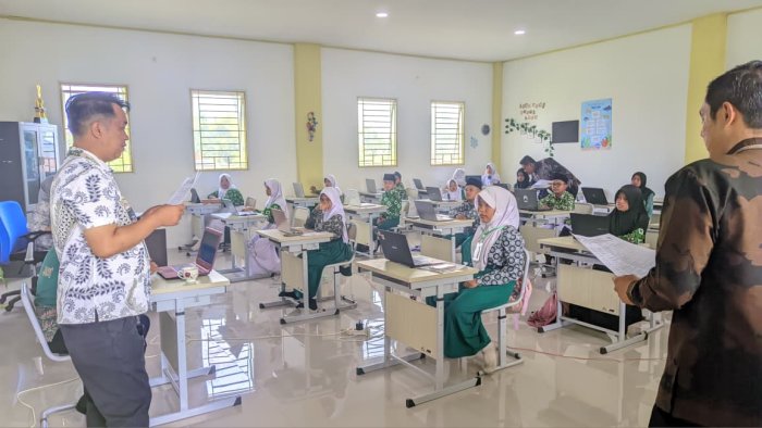 Semangat Berkompetisi, Peserta OMI Sesi 1 IPAS Tingkat MI Unjuk Kemampuan Terbaik Semangat Berkompetisi, Peserta OMI Sesi 1 IPAS Tingkat MI Unjuk Kemampuan Terbaik