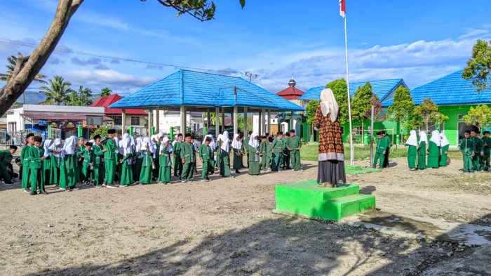 MIN 1 KERINCI Laksanakan Pembagian Rapor dan Penyerahan Hadiah Peringkat Kelas