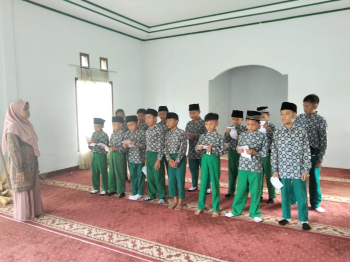 Menuju Penampilan Terbaik, Siswa MIN 1 Kerinci Matangkan Latihan Asmaul Husna untuk Acara Maulid Nabi Muhammad SAW