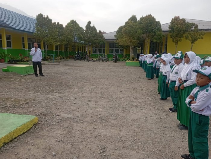 Mengawali Hari dengan Disiplin dan Semangat di MIN 1 Kerinci