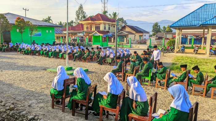 Aktivitas Pagi Jumat di MIN 1 Kerinci: Baca Yasin Bersama