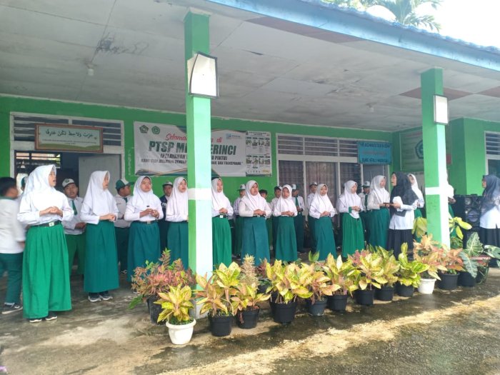 **Menjelang Perpisahan, Siswa MIN 1 Kerinci Gelar Latihan Penampilan**