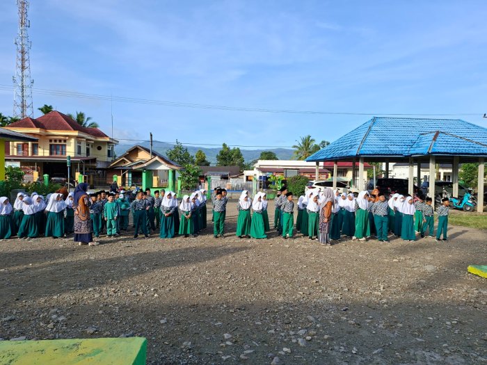 Tanamkan Nilai Religius, Siswa MIN 1 Kerinci Ikuti Kegiatan Keagamaan Sebelum Belajar Tanamkan Nilai Religius, Siswa MIN 1 Kerinci Ikuti Kegiatan Keagamaan Sebelum Belajar