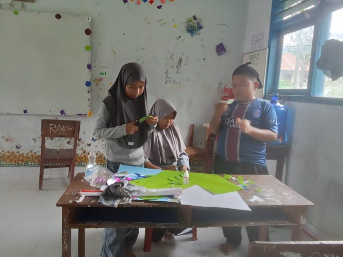Kreativitas Siswa Kelas V MIN 1 Kerinci Bersinar Melalui Kegiatan Dekorasi Kelas