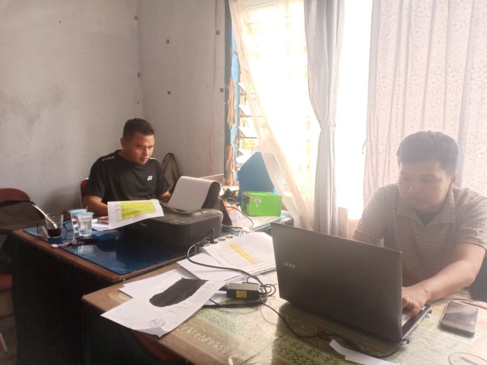 Demi Kelancaran Pembagian Rapor, Operator MIN 1 Kerinci Maksimalkan Pengelolaan Data Siswa