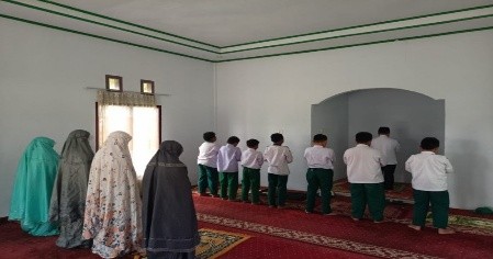 Pembiasaan Sholat Dzuhur Berjamaah sebagai Upaya Penguatan Nilai Spiritual Siswa Kelas VI MIN 1 Kerinci
