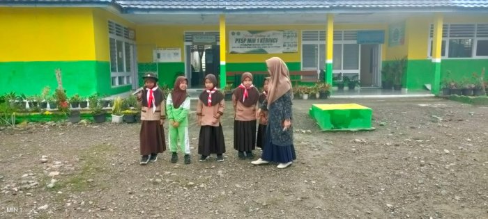 Membangun Generasi Qurani: Siswa MIN 1 Kerinci Tampil Percaya Diri Membaca Ayat Pendek Per Kelas