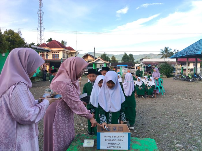 Membangun Jiwa Dermawan, Siswa MIN 1 Kerinci Aktif Berinfaq dan Sedekah