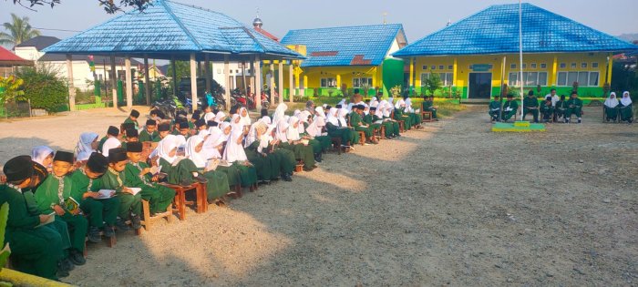 Menjemput Berkah di Pagi Hari, Siswa MIN 1 Kerinci Khusyuk Ikuti Yasinan Bersama Menjemput Berkah di Pagi Hari, Siswa MIN 1 Kerinci Khusyuk Ikuti Yasinan Bersama