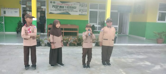 Asah Mental Juara, Siswa Madrasah Tampilkan Azan pada Apel Pagi Jelang KOMPAS Asah Mental Juara, Siswa Madrasah Tampilkan Azan pada Apel Pagi Jelang KOMPAS
