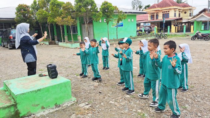 Gerak Ceria, Siswa Kelas 1B MIN 1 Kerinci Penuh Semangat