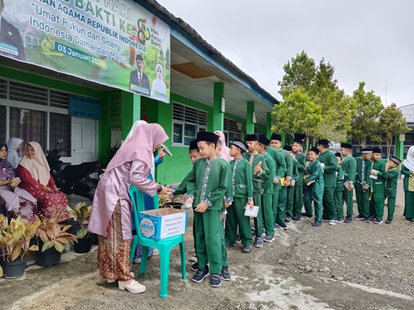 Bersatu dalam Kebaikan, Warga MIN 1 Kerinci Galang Infaq dan Sedekah untuk Pembangunan Musholla