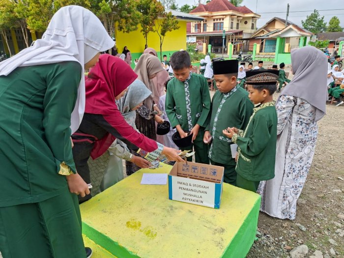 Indahnya Berbagi di Hari Jumat, MIN 1 Kerinci Tingkatkan Semangat Infak dan Sedekah Indahnya Berbagi di Hari Jumat, MIN 1 Kerinci Tingkatkan Semangat Infak dan Sedekah