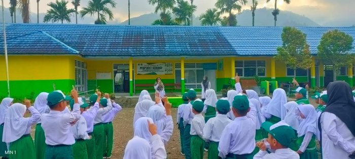 Pembiasaan Ibadah Sejak Dini, Penampilan Membaca Niat Salat Warnai Kegiatan Pagi di MIN 1 Kerinci