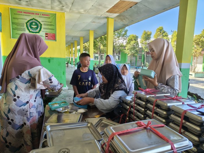 Pembelajaran Daring Tak Hambat Penyaluran MBG kepada Siswa di MIN 1 Kerinci