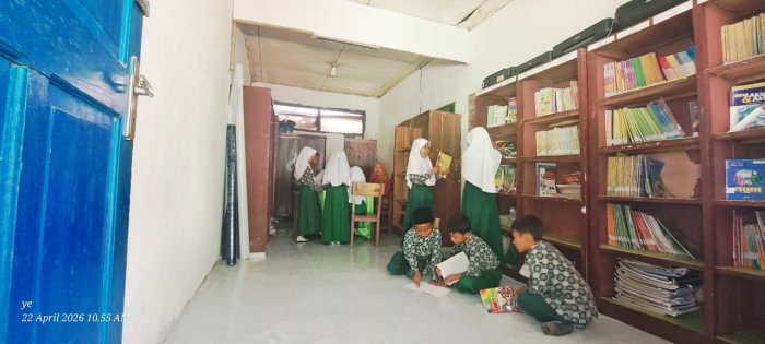 Semangat Literasi di Kerinci: Siswa Madrasah Antusias Belajar di Perpustakaan