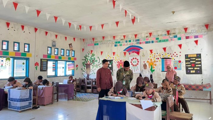 Pengawas Madrasah H.Sukaimi Lukman, S.Ag.,M.Pd.I Monitoring Hari Pertama Ujian Tertulis Semester Genap di MIN 1 Kerinci