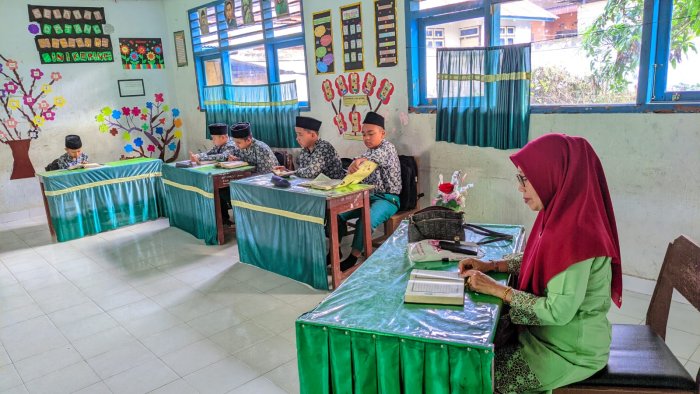 Pembiasaan Religius, Peserta didik Kelas VI MIN 1 Kerinci Tadarus Al-Quran Sebelum Pembelajaran