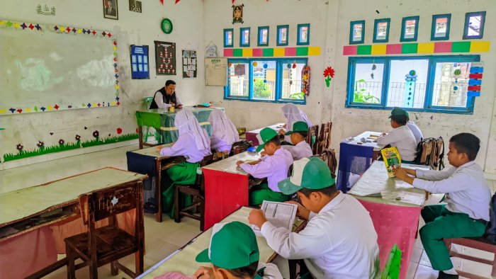 Program Lancar Baca Al-Quran melalui  Hafalan Surah dan juzamma Warnai Kegiatan Pagi di MIN 1 Kerinci