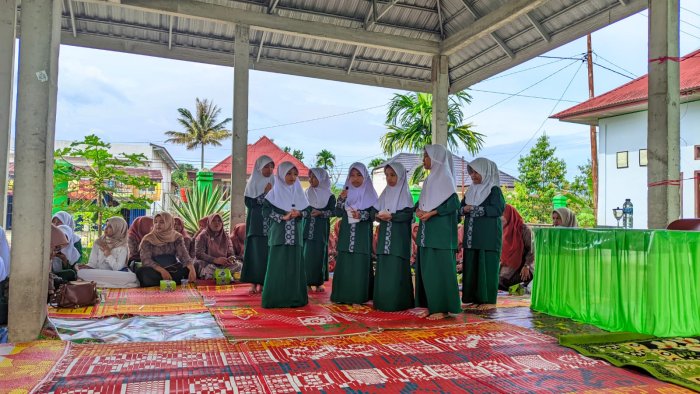 Murid MIN 1 Kerinci Lantunkan Asmaul Husna dalam Peringatan Isra Mi'raj 1447h