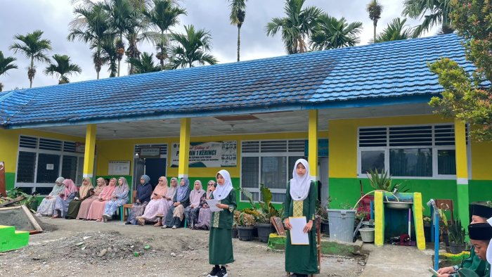 Tanamkan Kepedulian Lingkungan, Sahira Adibah Sampaikan Kultum Bertema Kebersihan Sekolah di MIN 1 Kerinci
