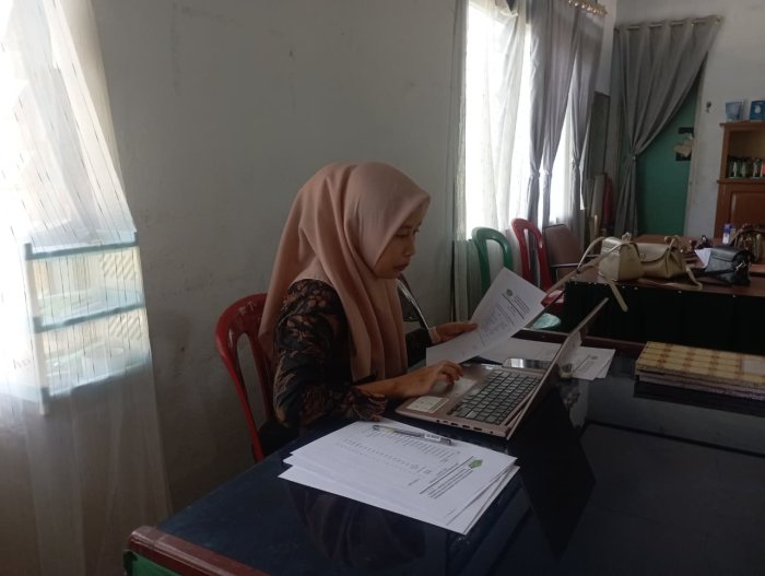 Peran Strategis Operator EMIS MIN 1 Kerinci dalam Pengelolaan Data Pendidikan