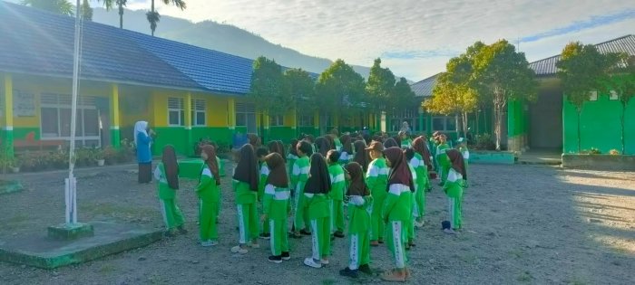 Awali Gotong Royong Bersama, Kamad MIN 1 Kerinci Berikan Arahan dan Motivasi kepada Warga Madrasah