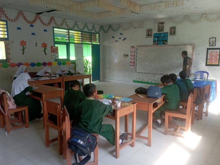 Mengukir Masa Depan dari Bangku Madrasah, Siswa MIN 1 Kerinci Tekun Belajar Mengukir Masa Depan dari Bangku Madrasah, Siswa MIN 1 Kerinci Tekun Belajar