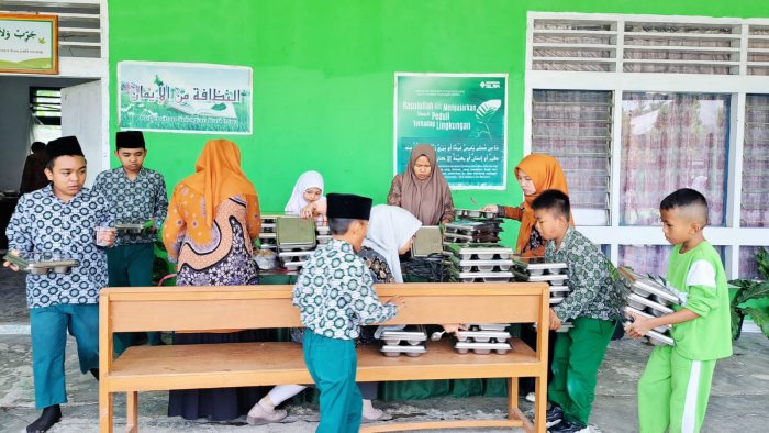 Kegiatan Makan Bergizi di MIN 1 Kerinci Disambut Antusias Siswa