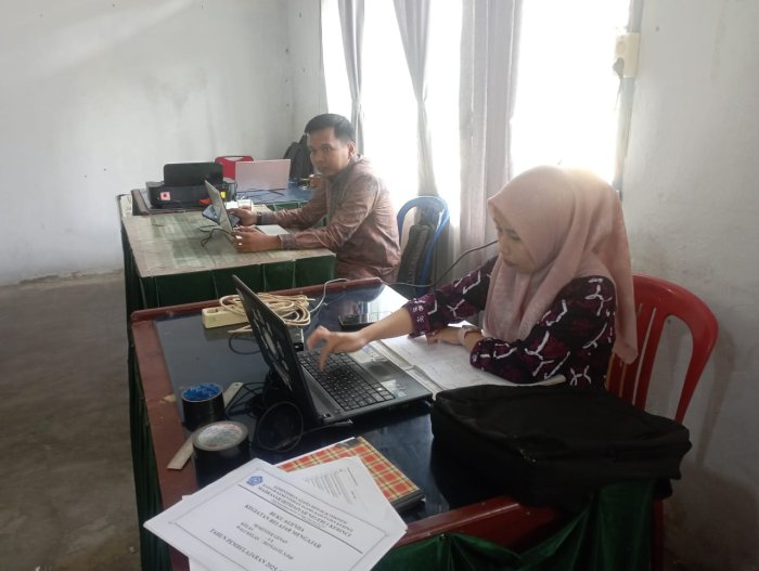 Staf TU MIN 1 Kerinci Hadir di Madrasah Tunjukkan Semangat Kerja dan Disiplin