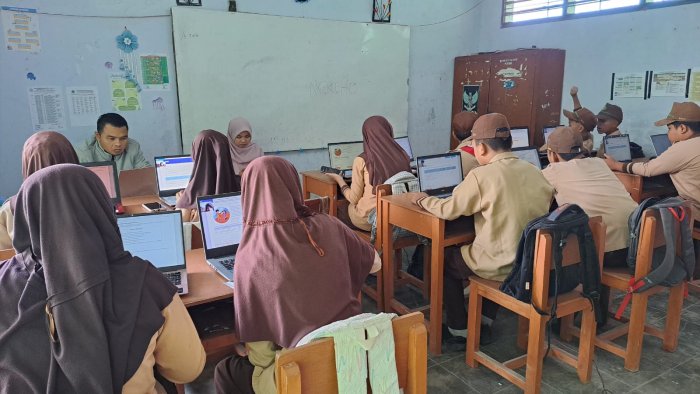 Puasa Tak Halangi Semangat: Gladi Resik Hari Kedua Tes Akademik Siswa MIN 1 Kerinci Berjalan Lancar