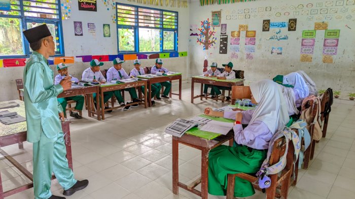 Baju Melayu Warnai Aktivitas PTK MIN 1 Kerinci dalam Mengajar pada Peringatan HUT Provinsi Jambi ke-69 Tahun 2026