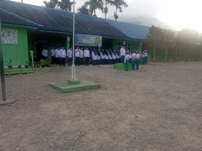 Upacara Bendera Hari Senin sebagai Wujud Disiplin dan Nasionalisme di MIN 1 Kerinci