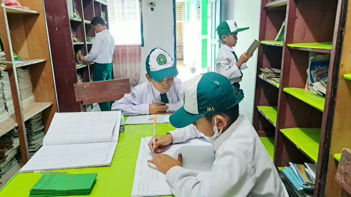 Budaya Literasi Tumbuh di MIN 1 Kerinci, Siswa Antusias Belajar Mandiri