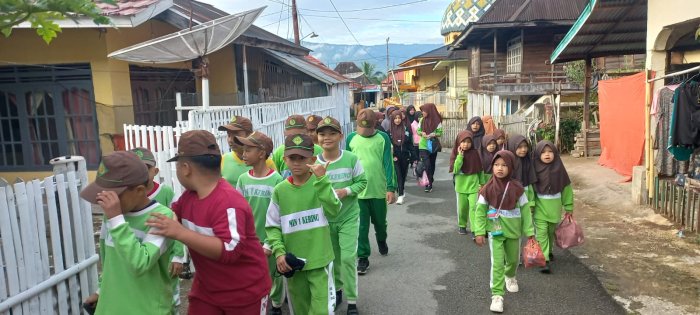 Langkah Sehat Pagi Hari, Siswa MIN 1 Kerinci Ikuti Jalan Santai Bersama