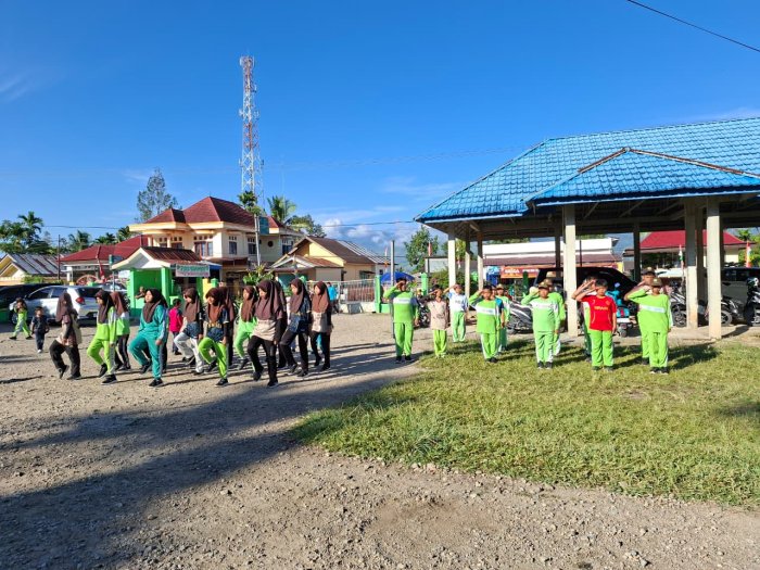 Semangat dan Kekompakan Murid MIN 1 Kerinci dalam Latihan Barisan Indah